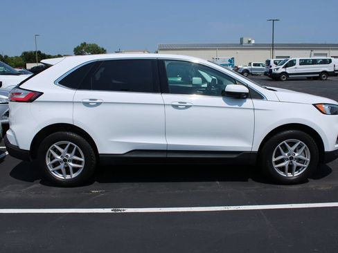 Used 2023 Ford Edge SEL w/ Convenience Package AWD/4WD image 4