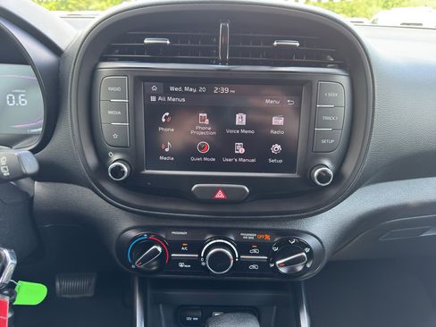 Used 2024 Kia Soul LX w/ Option Group 015 FWD image 11