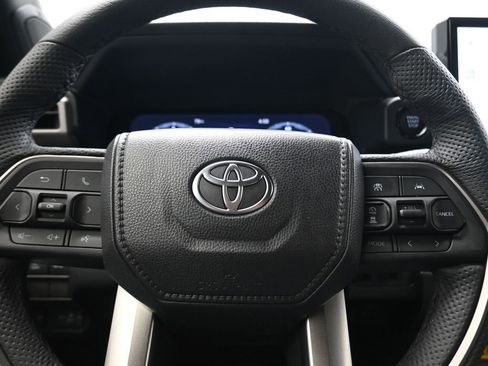 Used 2025 Toyota Tacoma Limited image 7