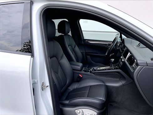Certified 2026 Porsche Macan AWD/4WD image 12