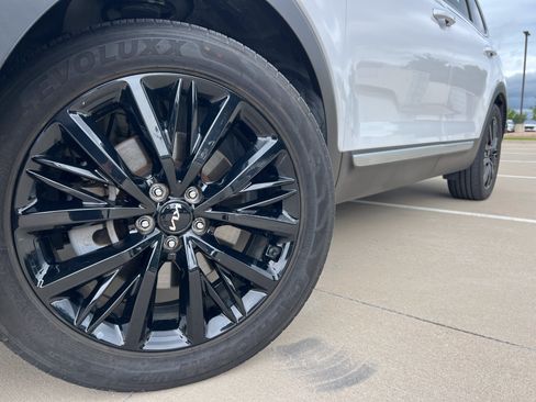 Used 2022 Kia Telluride SX w/ Towing Package FWD image 13