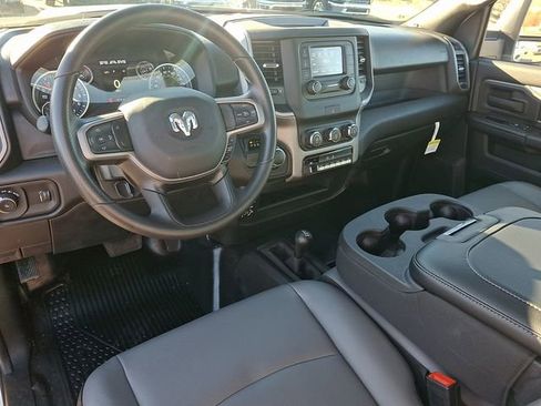 Used 2024 RAM 2500 Tradesman w/ Chrome Appearance Group image 11