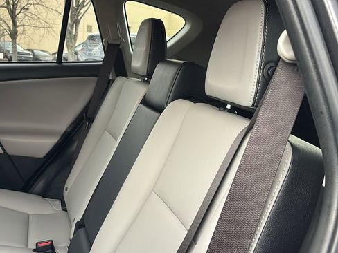 Used 2018 Toyota RAV4 Limited image 30