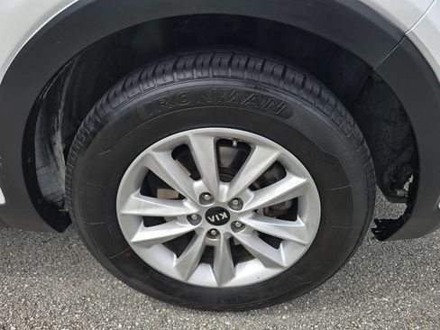 Used 2019 Kia Sorento FWD V6 image 14