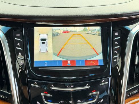 Used 2017 Cadillac Escalade Luxury AWD/4WD image 26