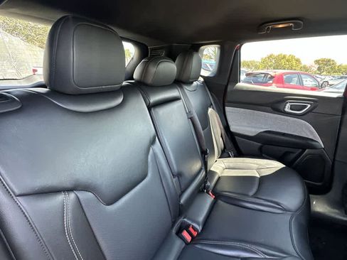 Used 2023 Jeep Compass Latitude image 26