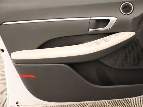 Used 2026 Hyundai Sonata SE FWD image 16