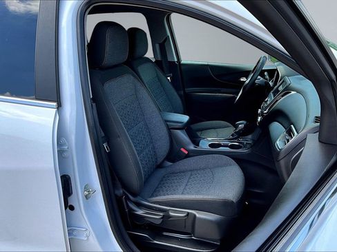 Used 2024 Chevrolet Equinox LT FWD image 28