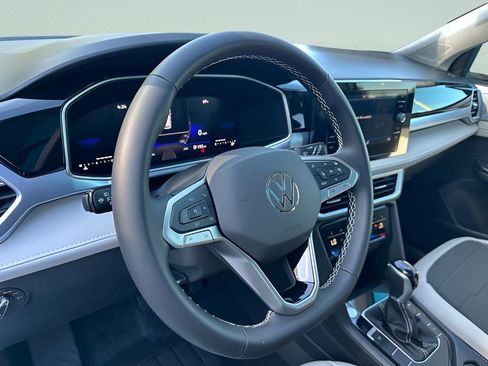 New 2026 Volkswagen Taos SE image 14