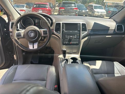 Used 2011 Jeep Grand Cherokee Laredo AWD/4WD image 14