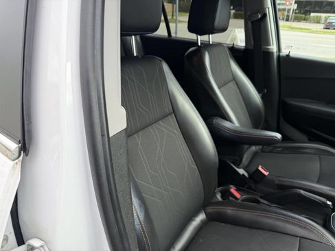 Used 2017 Chevrolet Trax LT w/ LT Convenience Package AWD/4WD image 8