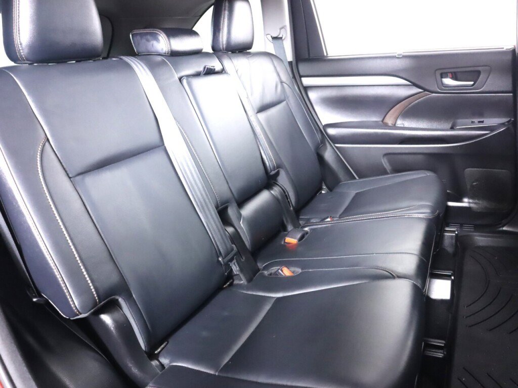 Used 2018 Toyota Highlander XLE AWD/4WD image 41