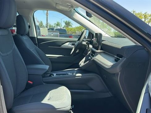 New 2026 Ford Explorer Active RWD image 11