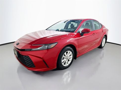Used 2025 Toyota Camry LE image 7