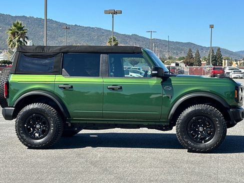 Used 2023 Ford Bronco Wildtrak image 3