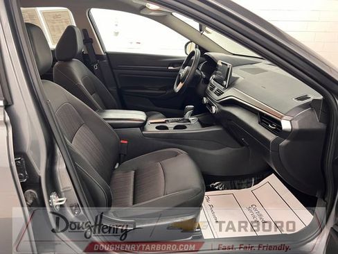 Used 2025 Nissan Altima 2.5 SV FWD image 39