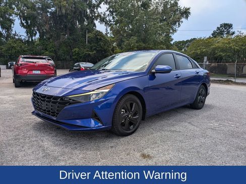 Used 2023 Hyundai Elantra SEL w/ Preferred Accessory Package FWD image 9
