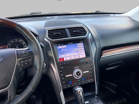 Used 2019 Ford Explorer Platinum AWD/4WD image 7