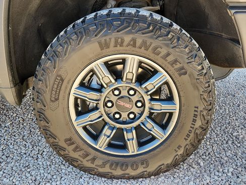 Used 2024 GMC Sierra 1500 AT4X image 7