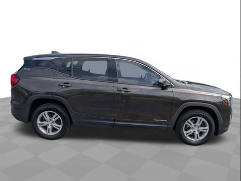 Used 2020 GMC Terrain SLE w/ LPO, Floor Liner Package AWD/4WD image 3