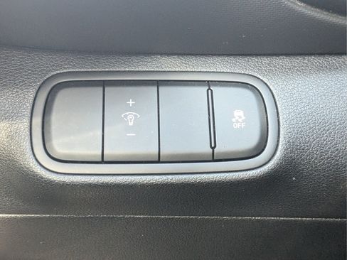 Used 2024 Hyundai Venue SEL FWD image 26