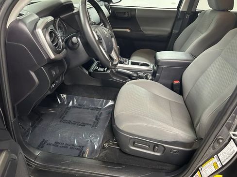 Used 2020 Toyota Tacoma SR5 AWD/4WD image 10