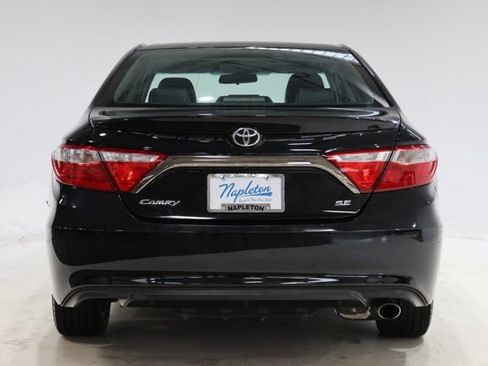Used 2016 Toyota Camry SE w/ Moonroof Package FWD image 6
