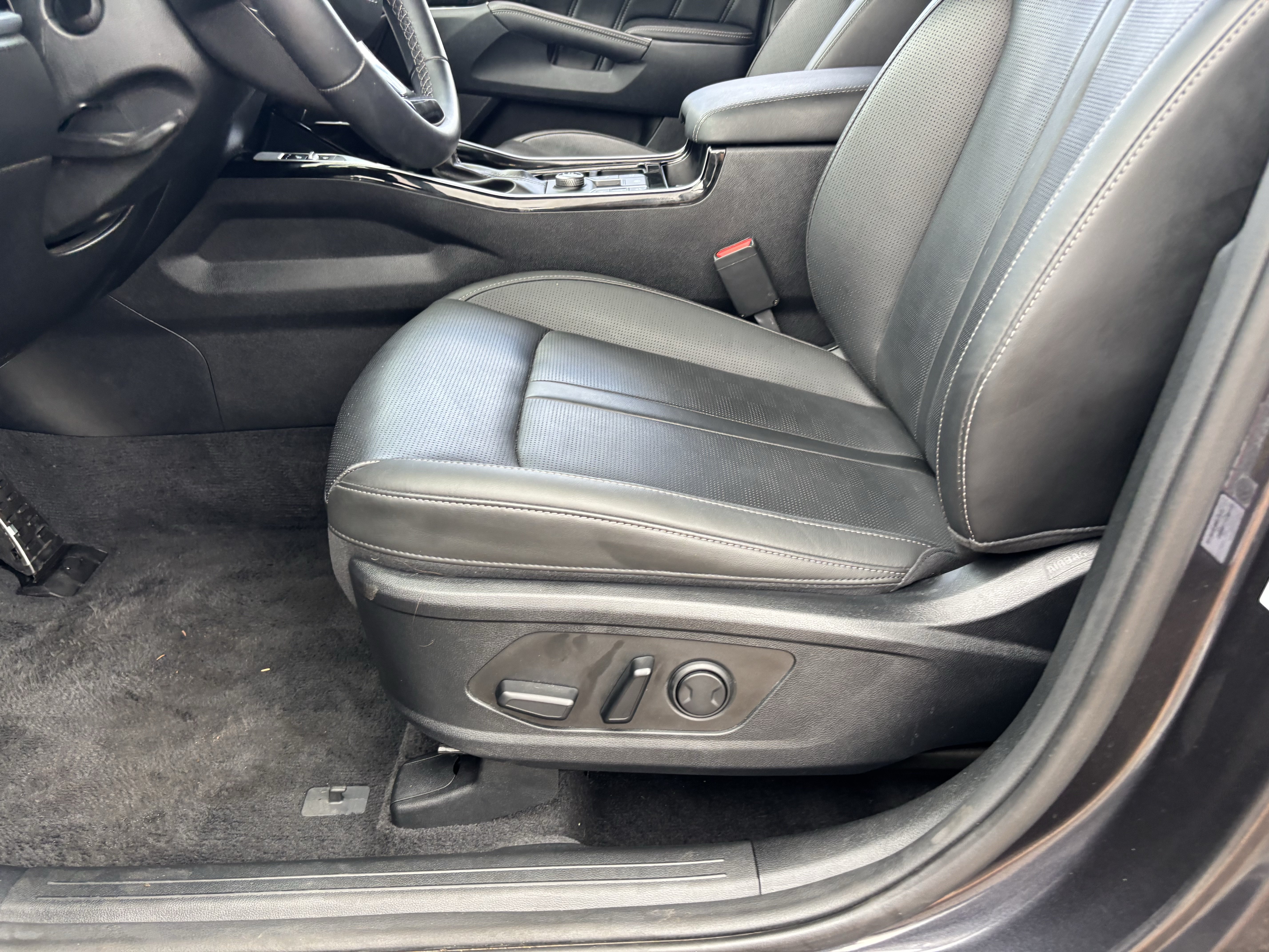 Used 2025 Kia Sorento SX FWD image 19