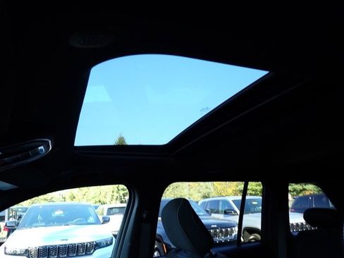 New 2025 Jeep Grand Cherokee Laredo X image 18