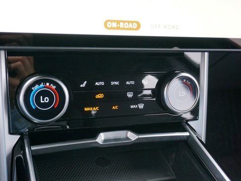 Used 2023 Land Rover Range Rover SE image 18