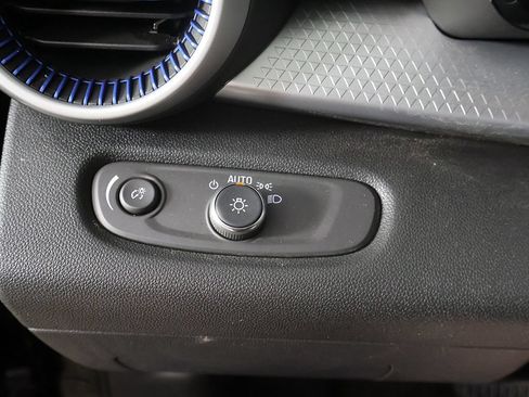 Used 2025 Chevrolet Trax LS FWD image 32