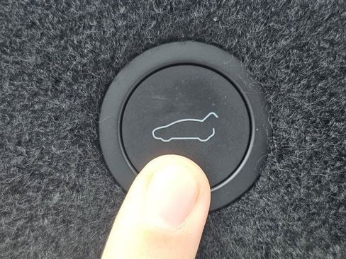 Used 2025 Tesla Model S AWD/4WD image 79