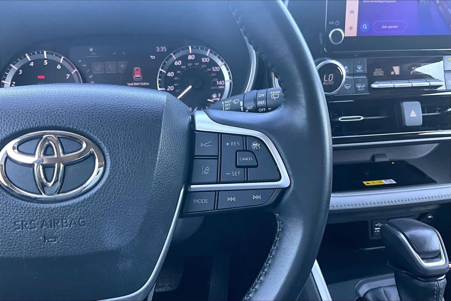 Used 2023 Toyota Highlander XLE FWD image 25