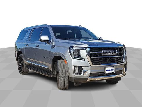 Used 2024 GMC Yukon XL SLT w/ SLT Luxury Package image 2