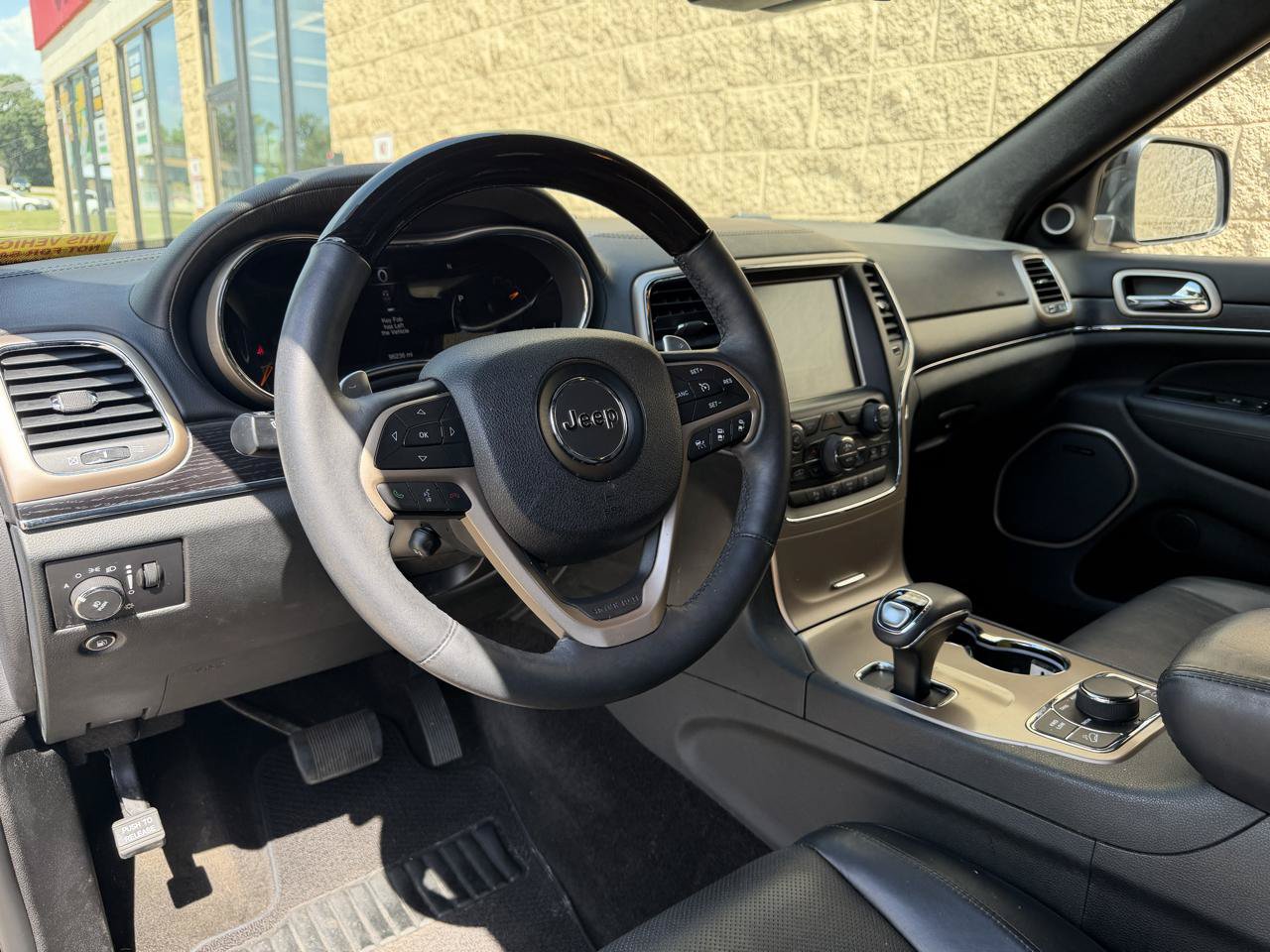 Used 2015 Jeep Grand Cherokee Summit w/ Platinum Series Group AWD/4WD image 4