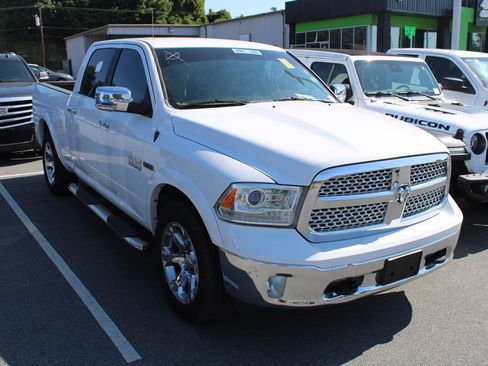 Used 2018 RAM 1500 Laramie w/ Convenience Group AWD/4WD image 3