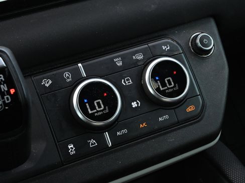 Used 2022 Land Rover Defender 110 X-Dynamic SE image 17