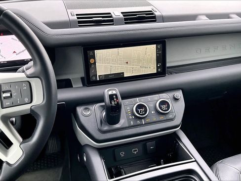 Used 2024 Land Rover Defender 110 S image 7