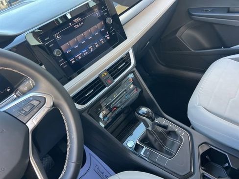Certified 2025 Volkswagen Taos SE image 27