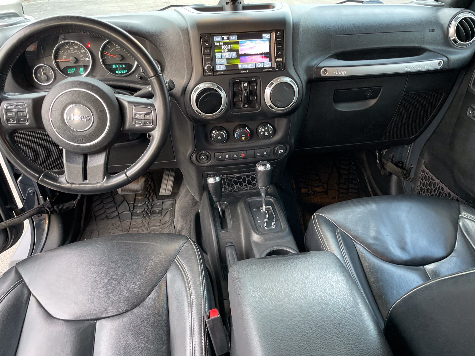 Used 2017 Jeep Wrangler Unlimited Sahara w/ Connectivity Group AWD/4WD image 10