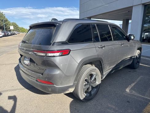 Used 2025 Jeep Grand Cherokee Limited w/ Black Appearance Package image 4
