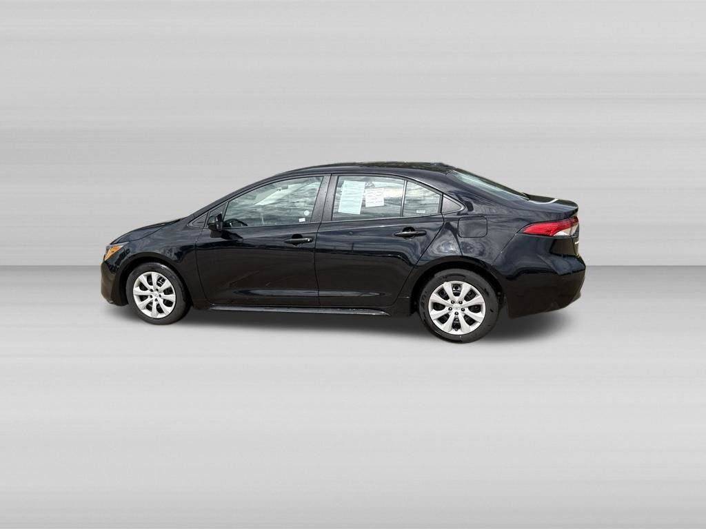 Used 2025 Toyota Corolla LE FWD image 9