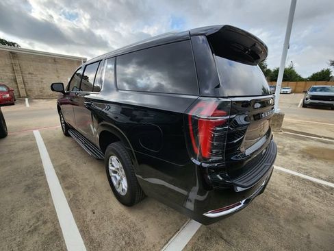Used 2025 Chevrolet Suburban LS RWD image 6