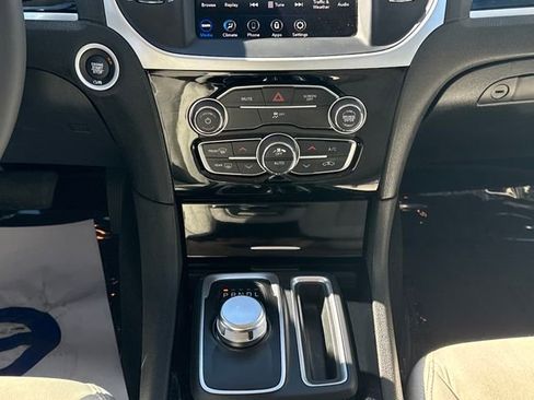 Used 2023 Chrysler 300 Touring w/ Sport Appearance Package image 23