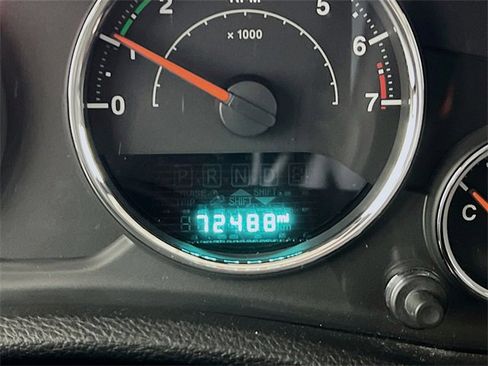 Used 2017 Jeep Wrangler Unlimited Sahara w/ Connectivity Group image 15