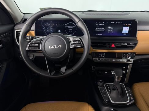 Used 2025 Kia Seltos EX w/ EX Sunroof Package image 13