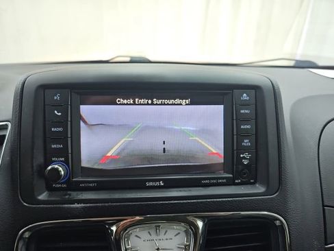 Used 2014 Chrysler Town & Country Touring-L w/ Driver Convenience Group FWD image 14