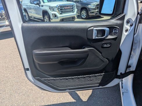 Used 2021 Jeep Gladiator Sport AWD/4WD image 9