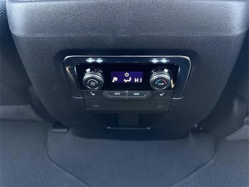 Used 2025 GMC Yukon Denali w/ Sun & Power Step Package image 18