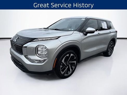 Used 2022 Mitsubishi Outlander ES image 3